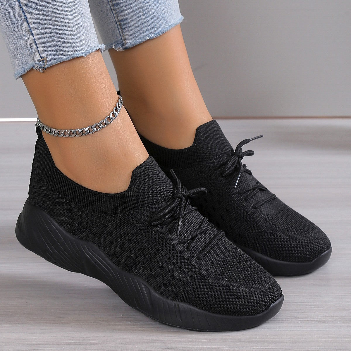 Ladies breathable slip-on sports shoes with flexible upper material