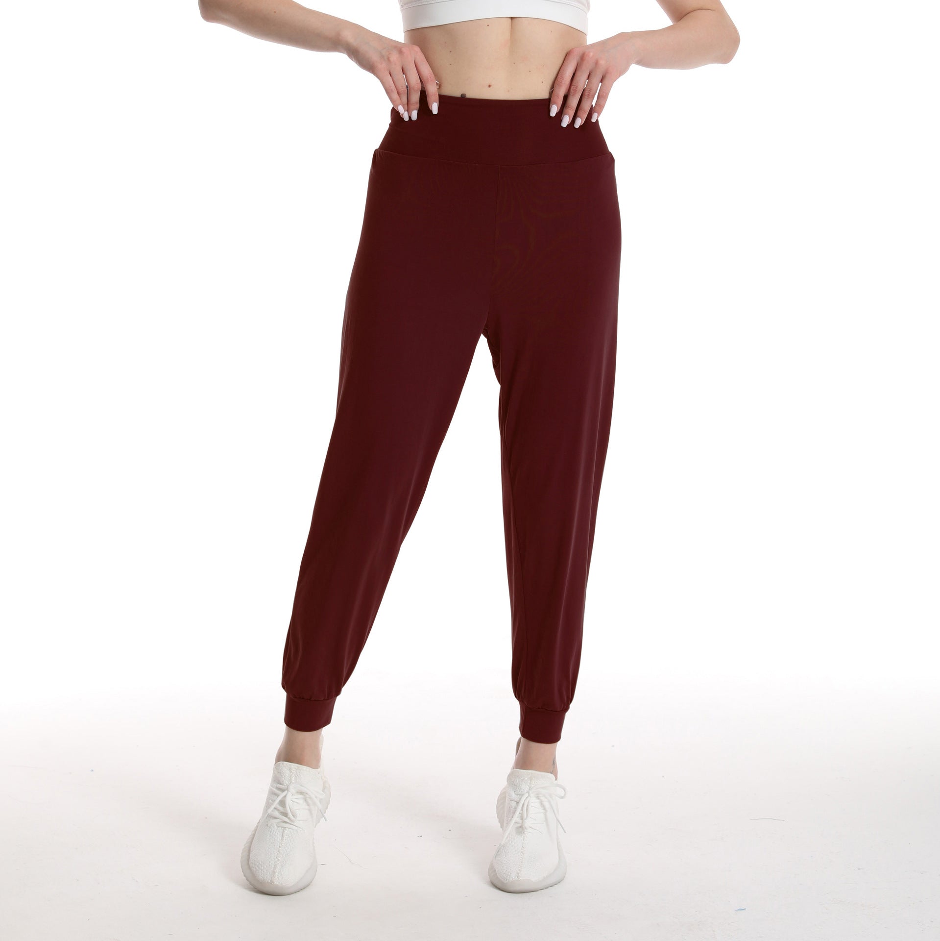 Women's relaxed sport pants with high waistband and elastic cuffs
