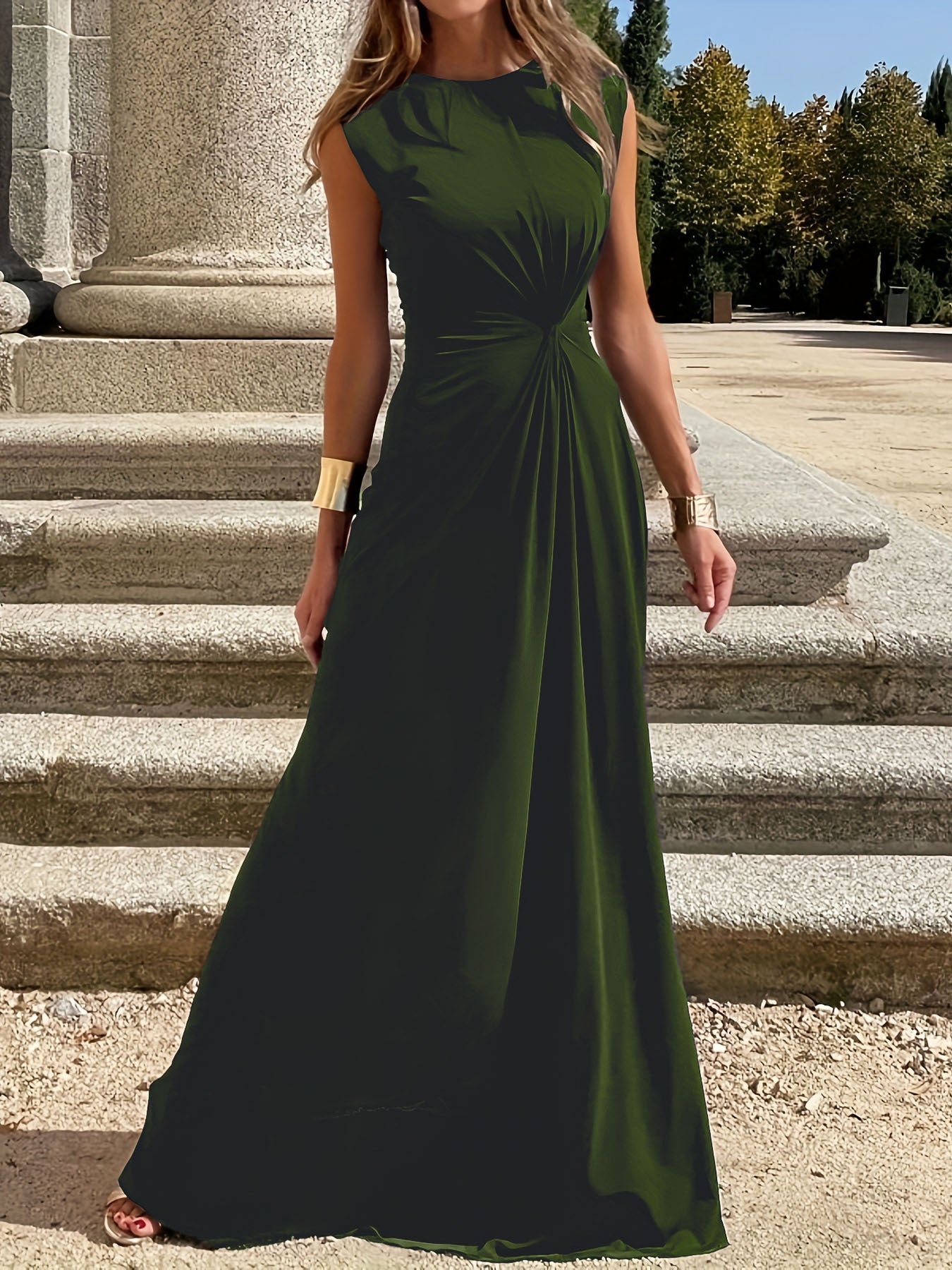 Women Elegant Evening Dress with Chic Pleats and Fitted Cut