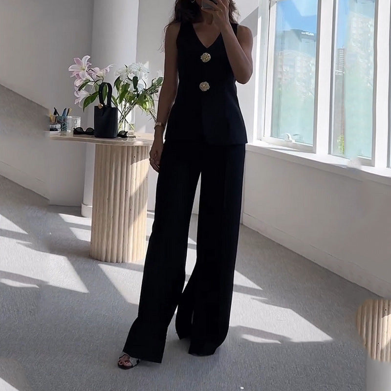 Women's suit with tailored cut and elegant button detailing