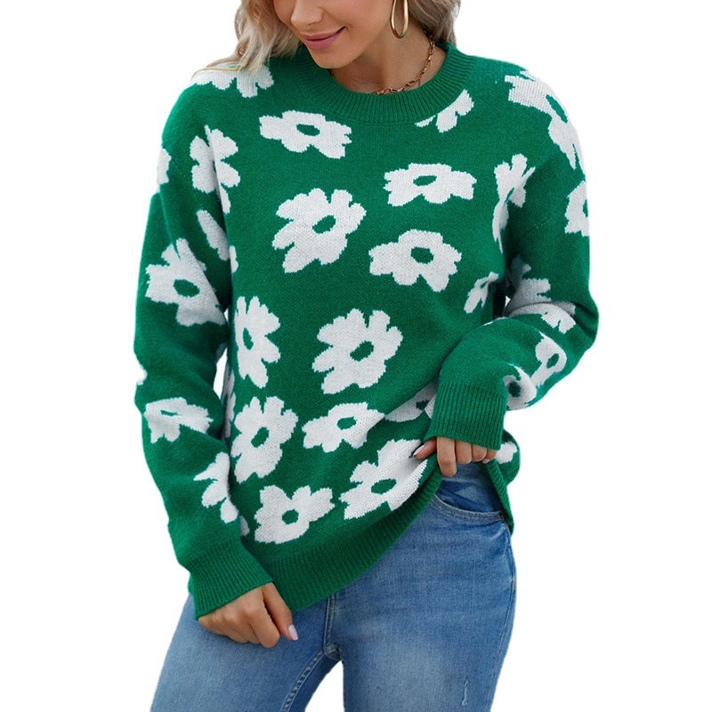 Women's knitted pullover with floral pattern and loose fit
