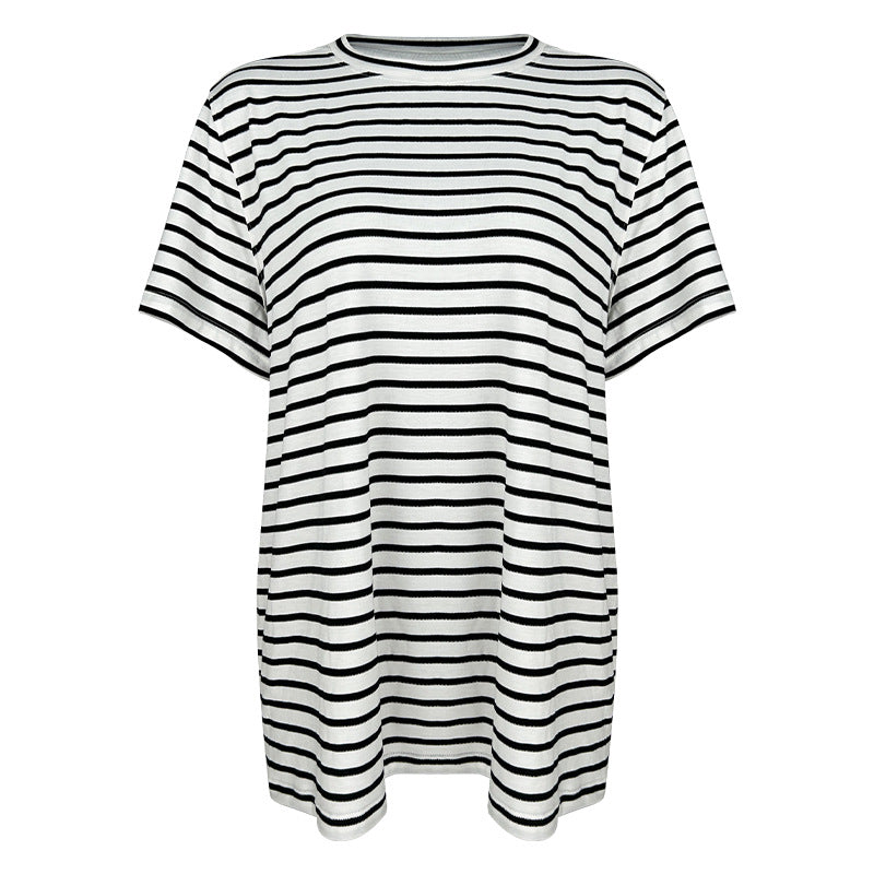 Women's casual striped oversized t-shirt made of soft cotton with round neckline