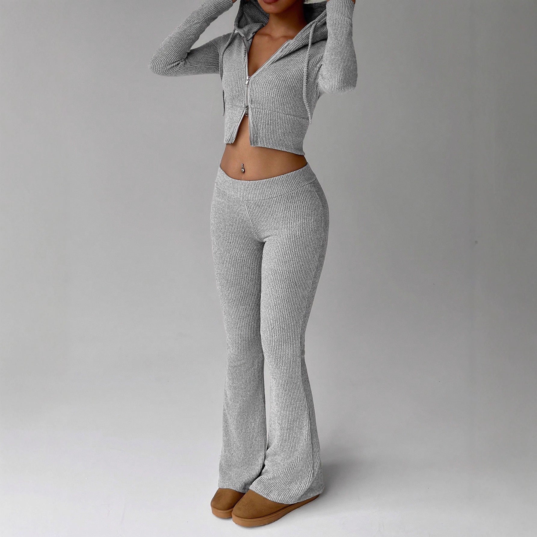 Women's leisure combination with short hoodie and wide leg