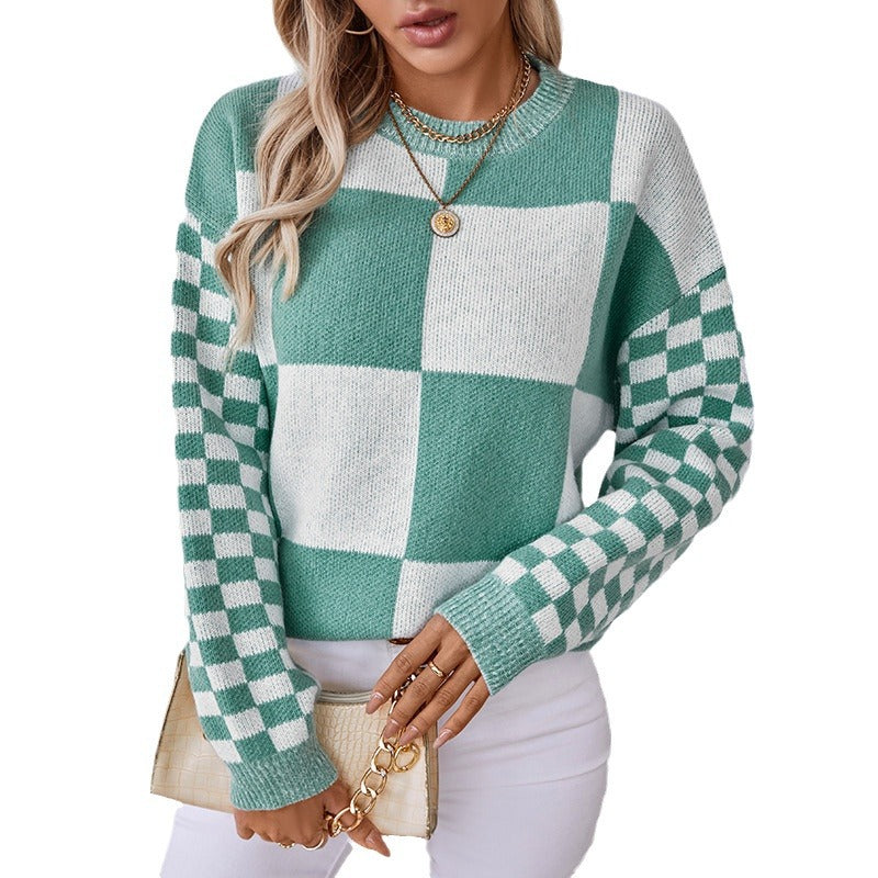 Ladies fashionable pullover with check pattern and casual cut