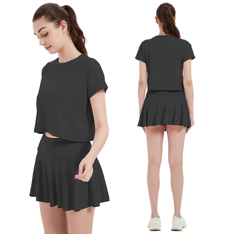 Women's Sporty Crop Top and Pleated Skirt Set with Breathable Material and High Wearing Comfort