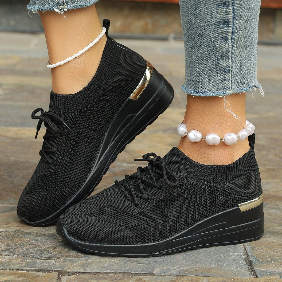 Women's comfortable sport sneakers with breathable upper material and elegant platform sole