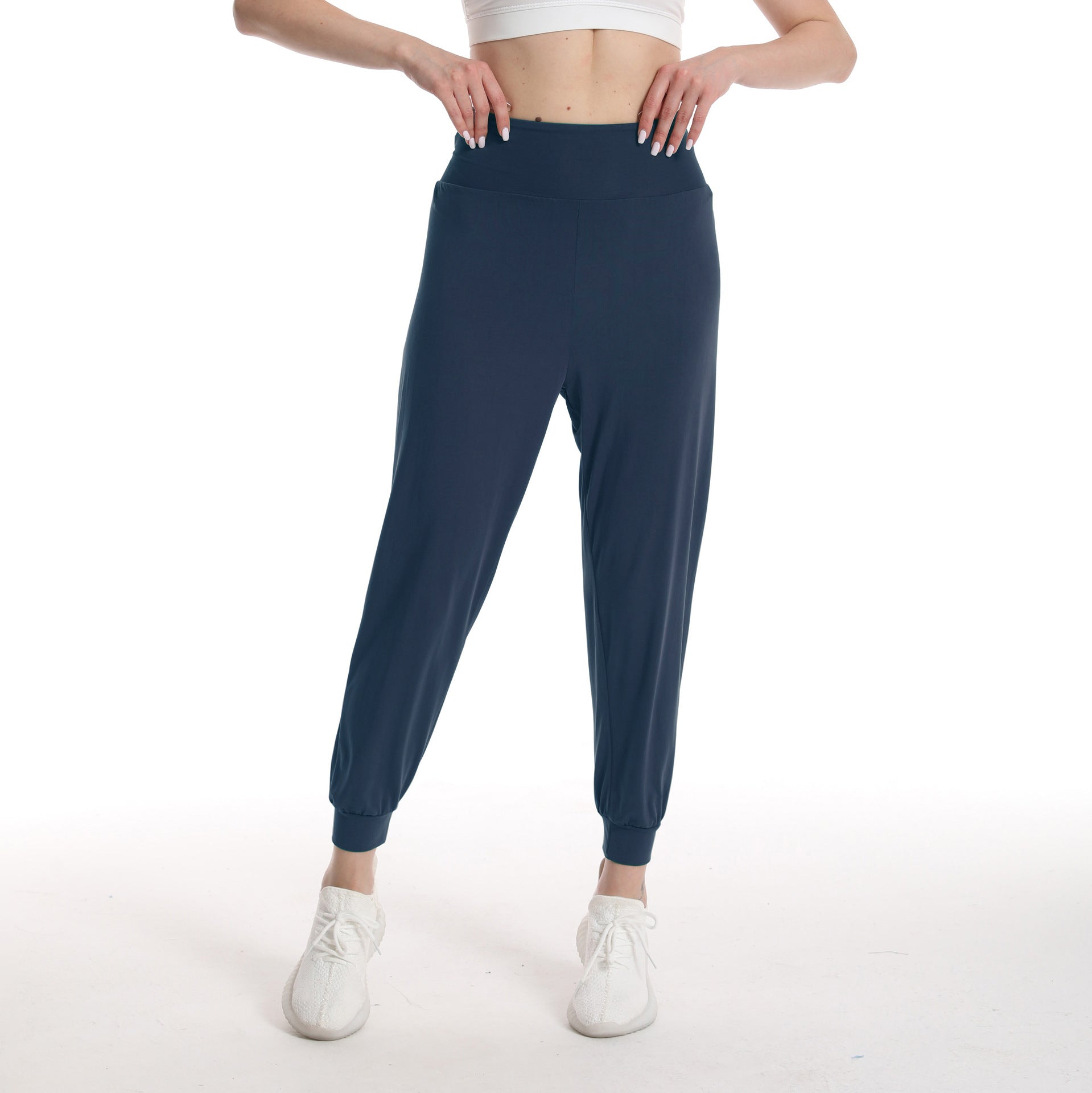 Women's relaxed sport pants with high waistband and elastic cuffs