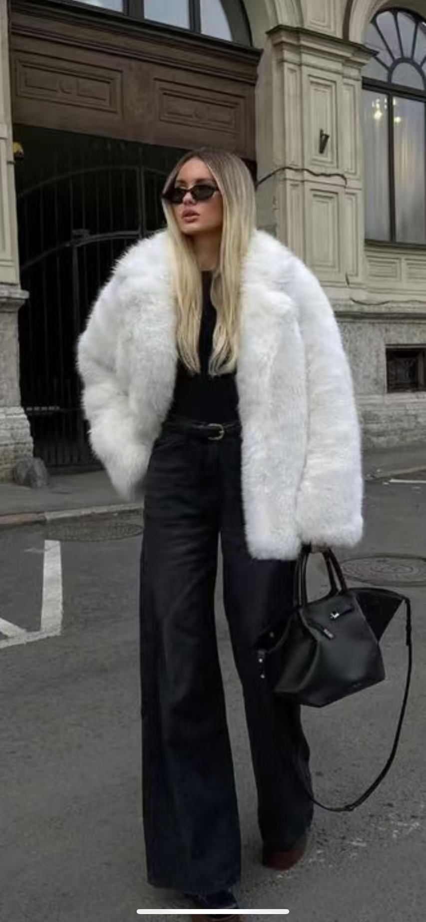 Women's Elegant Oversized Faux Fur Coat with Wide Cut Sleeves