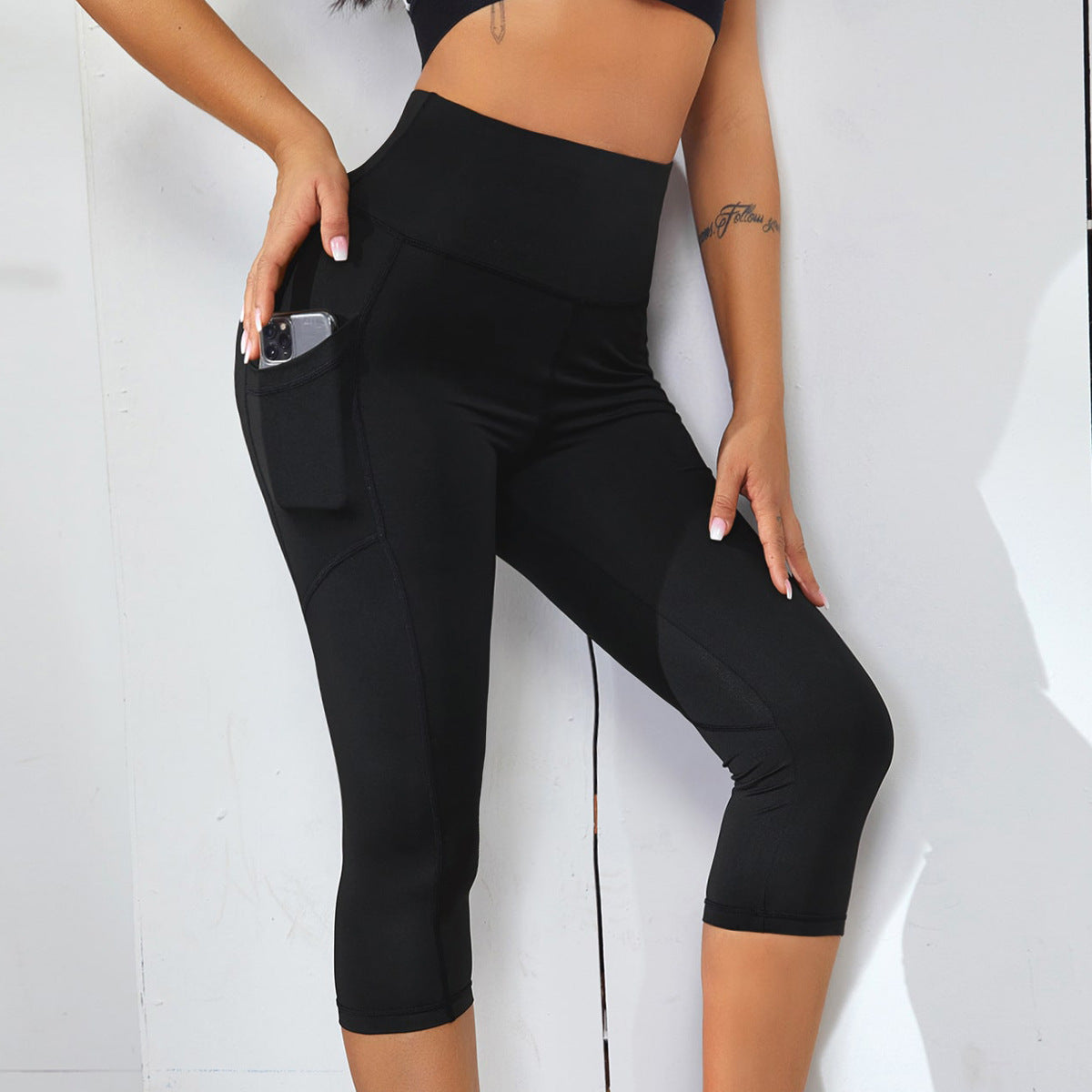 Women's sports leggings with pockets