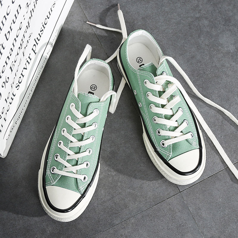 Women's canvas sneakers in classic retro style with comfortable rubber sole and quick-drying upper material