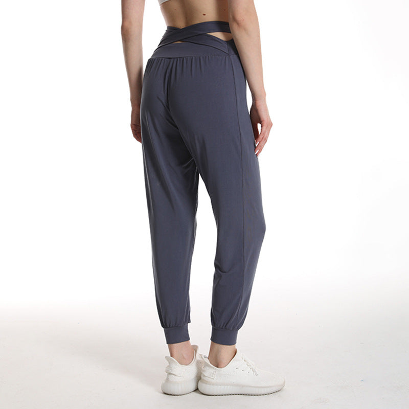 Women's relaxed sport pants with high waistband and elastic cuffs