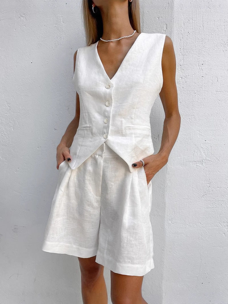 Women's airy linen set with sleeveless blazer and shorts