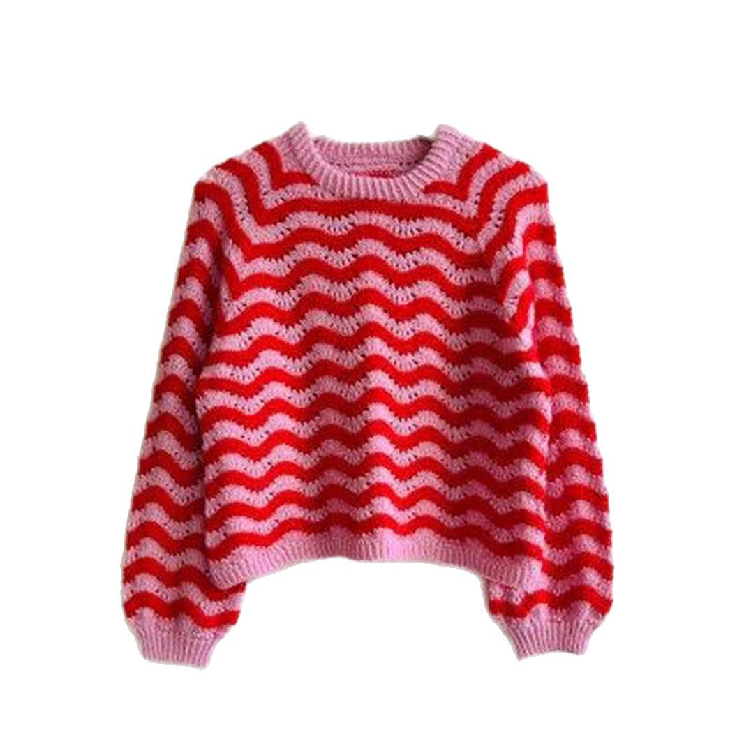 Women's knitted pullover with wave pattern and generous cut
