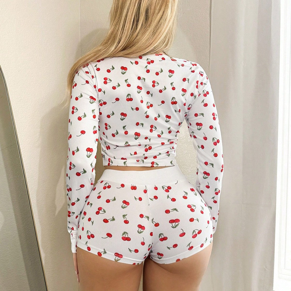 Women's fashionable pajama set