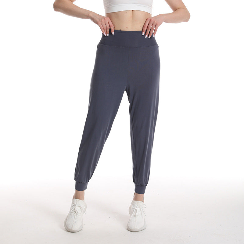 Women's relaxed sport pants with high waistband and elastic cuffs