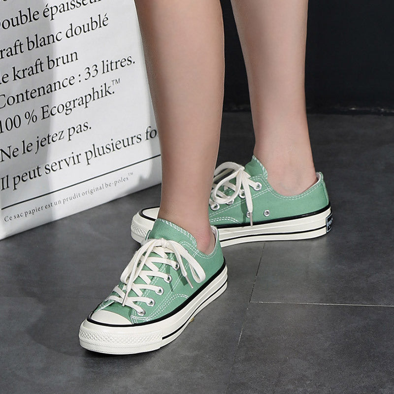 Women's canvas sneakers in classic retro style with comfortable rubber sole and quick-drying upper material