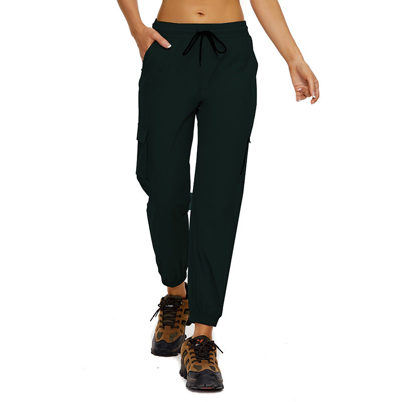 Women's cargo pants with elastic waistband and practical pockets