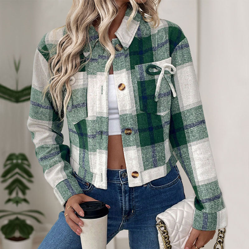 Women's casual checked jacket with practical pockets and stylish button details