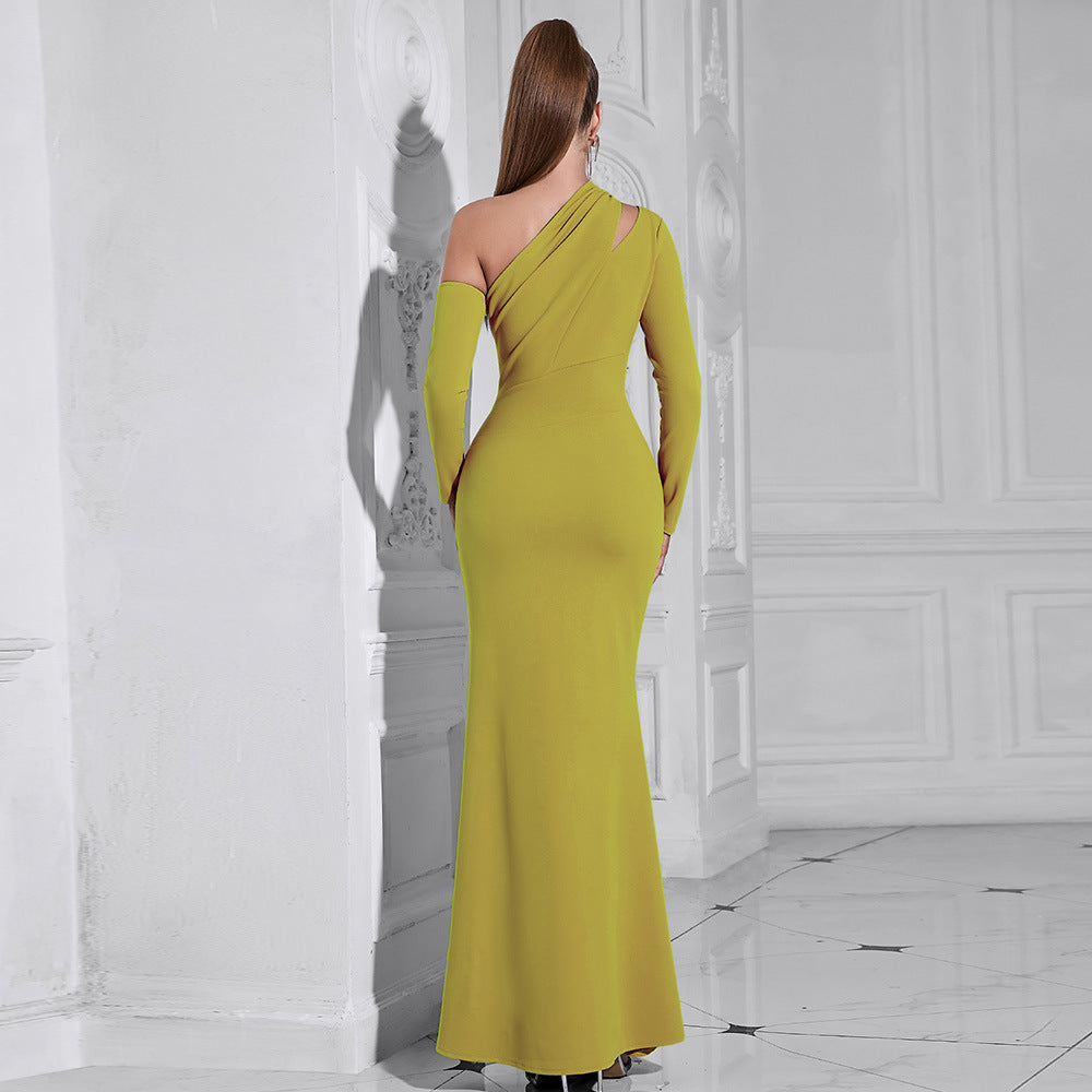 Ladies Elegant Maxi Dress with Asymmetric Neckline and Figure-Hugging Silhouette