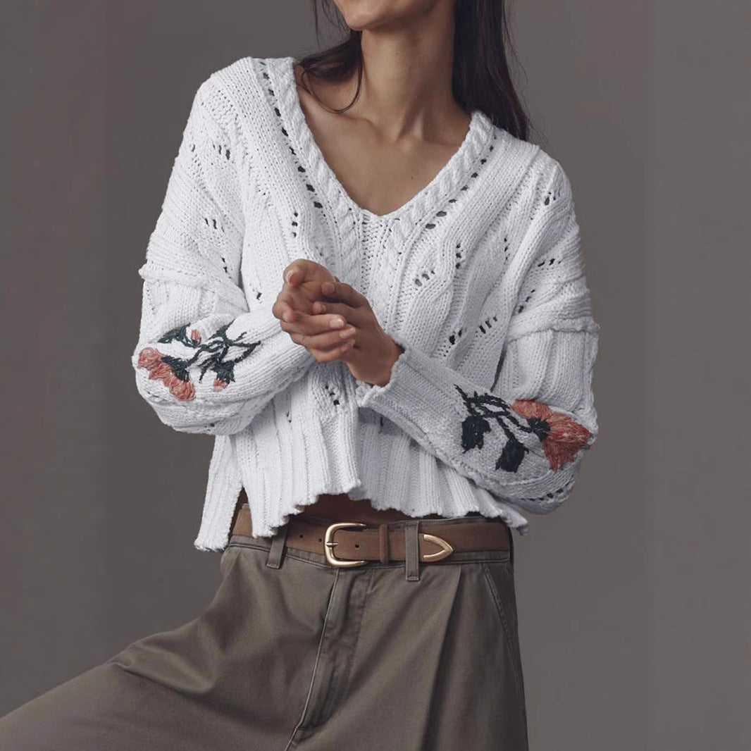 Women's knitted pullover with floral design and V-neck