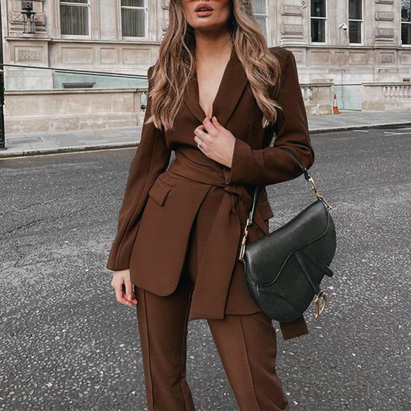 Women's blazer suit with tailored fit and elegant belt