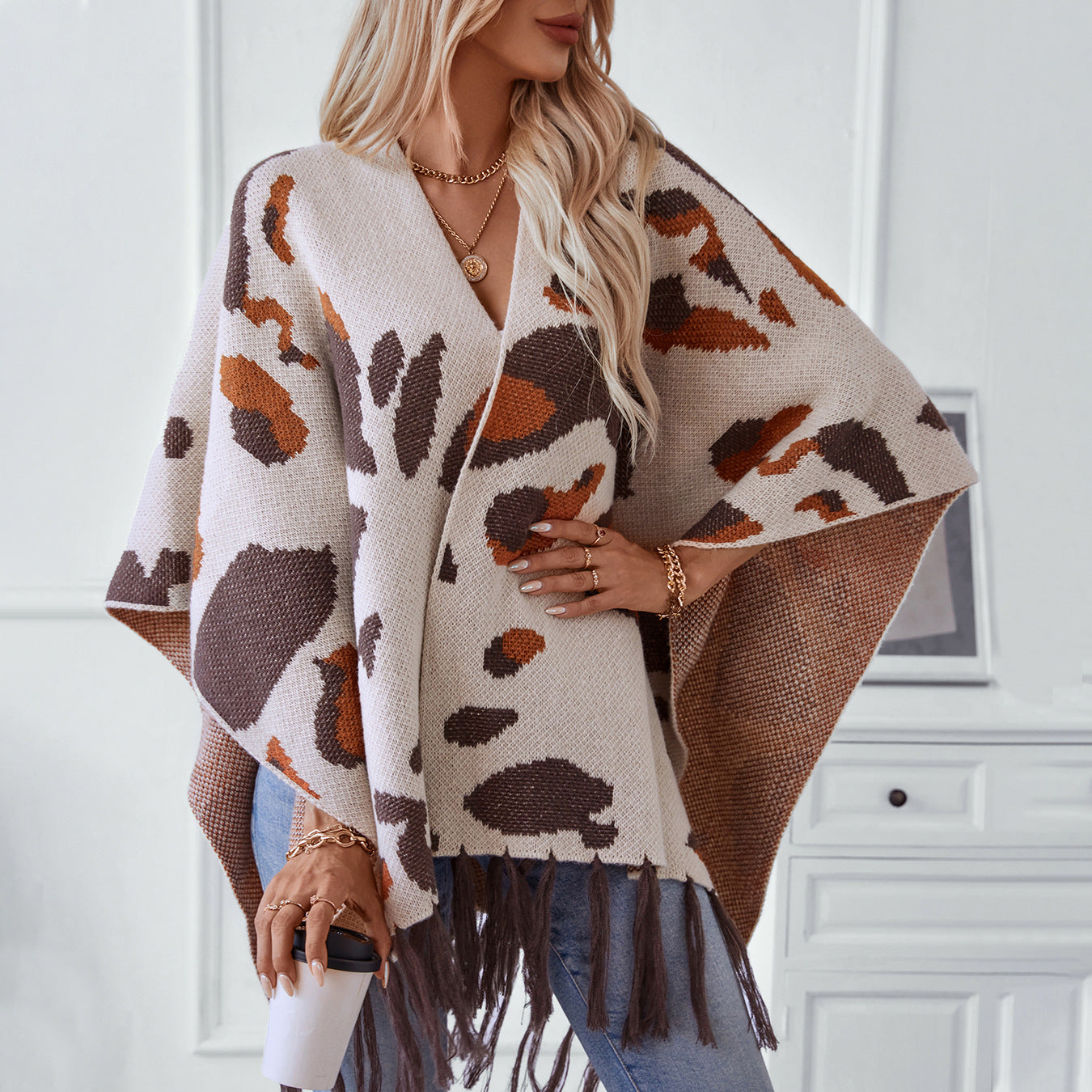 Women's soft scarf with fringed design