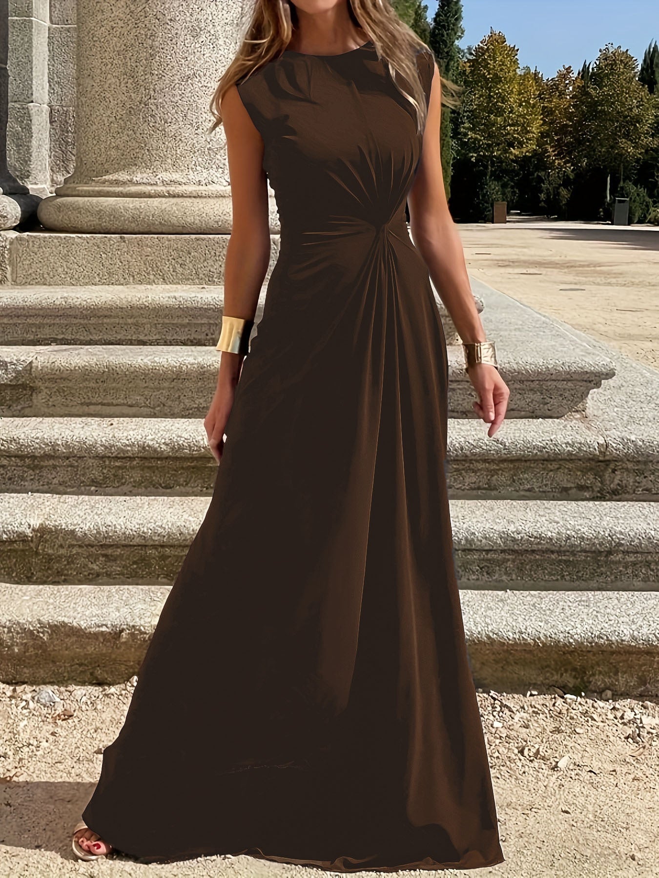 Women Elegant Evening Dress with Chic Pleats and Fitted Cut