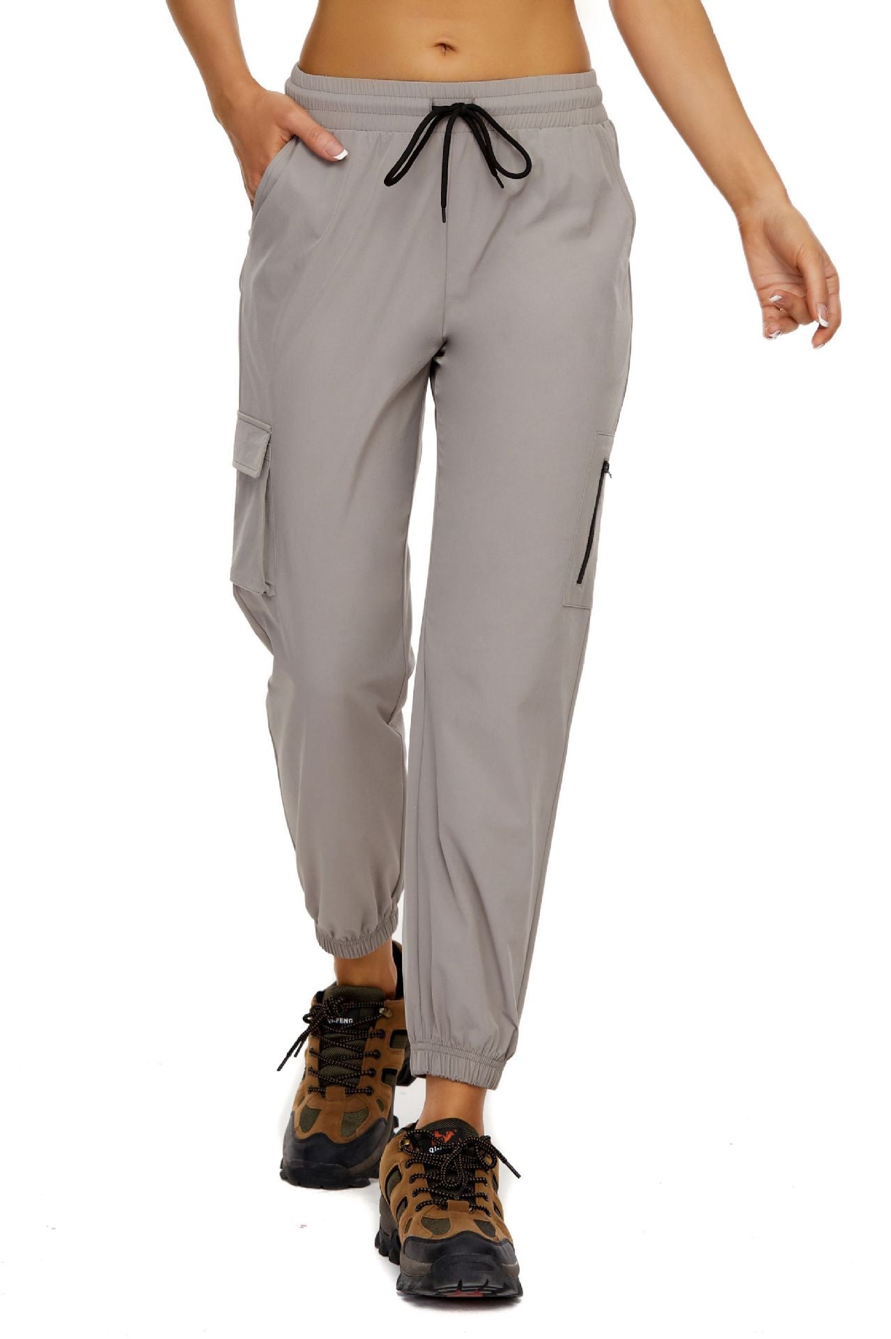 Women's cargo pants with elastic waistband and practical pockets