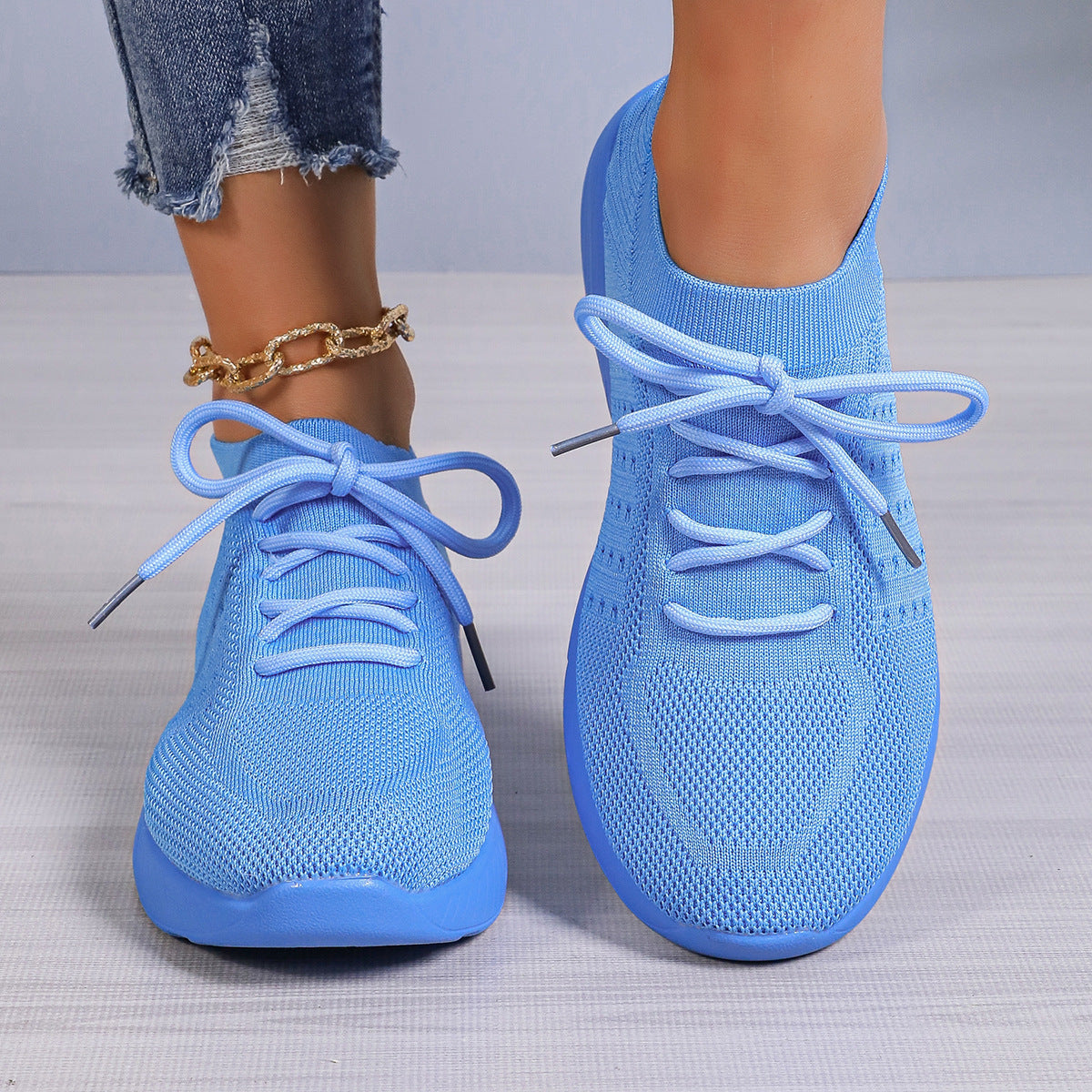 Ladies breathable slip-on sports shoes with flexible upper material