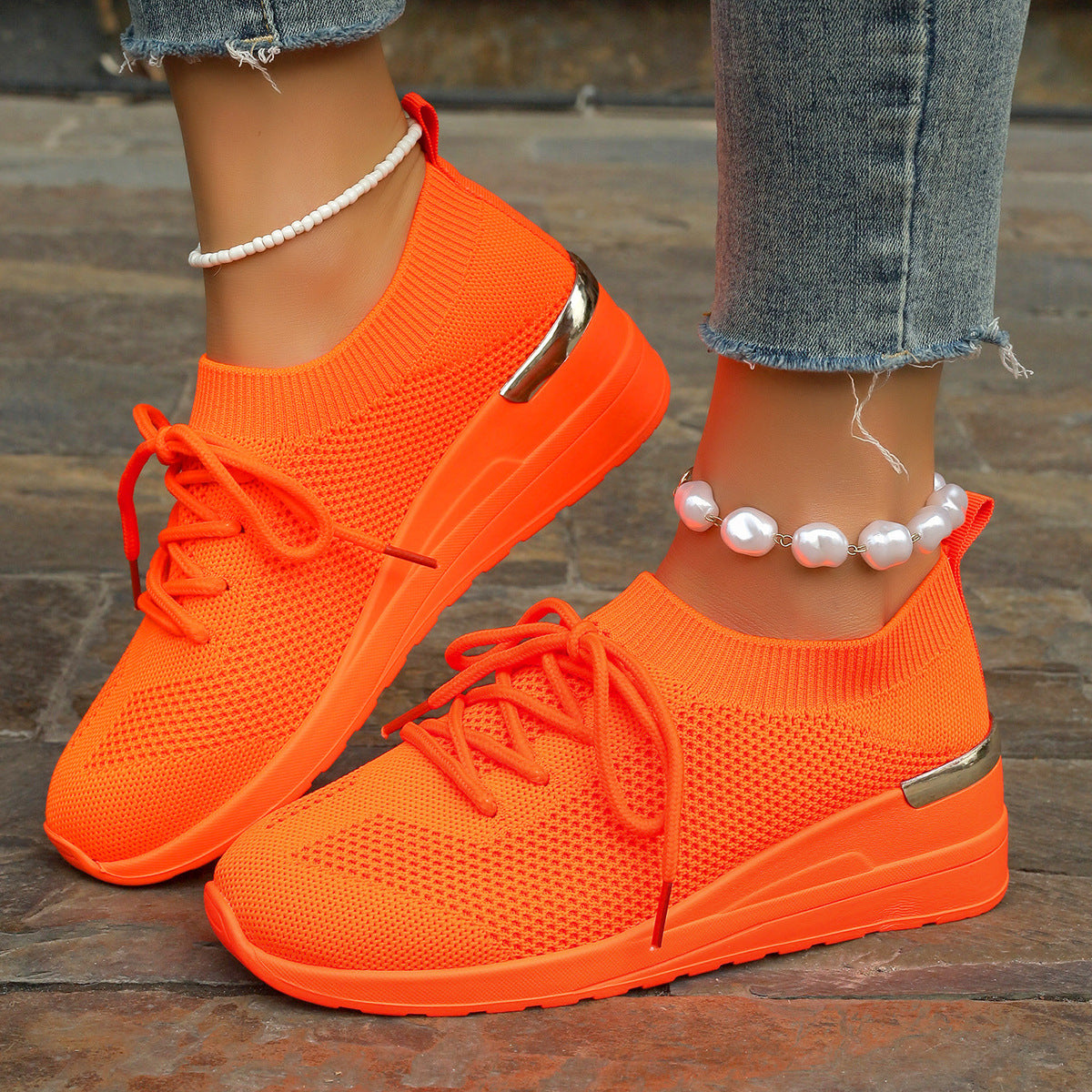 Women's comfortable sport sneakers with breathable upper material and elegant platform sole