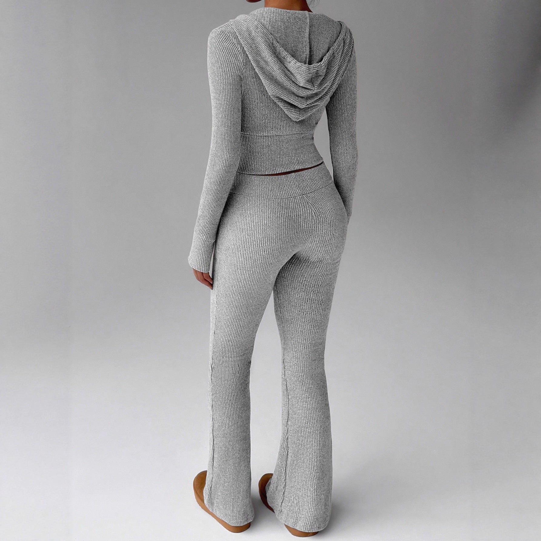 Women's leisure combination with short hoodie and wide leg