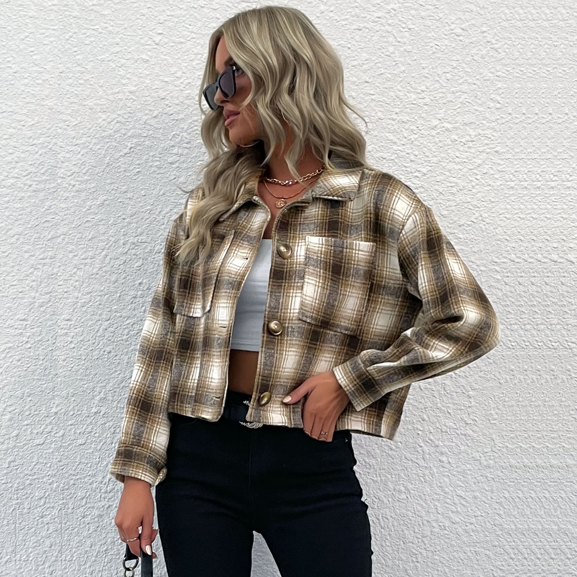 Women's checked short jacket in a casual cut with practical pockets