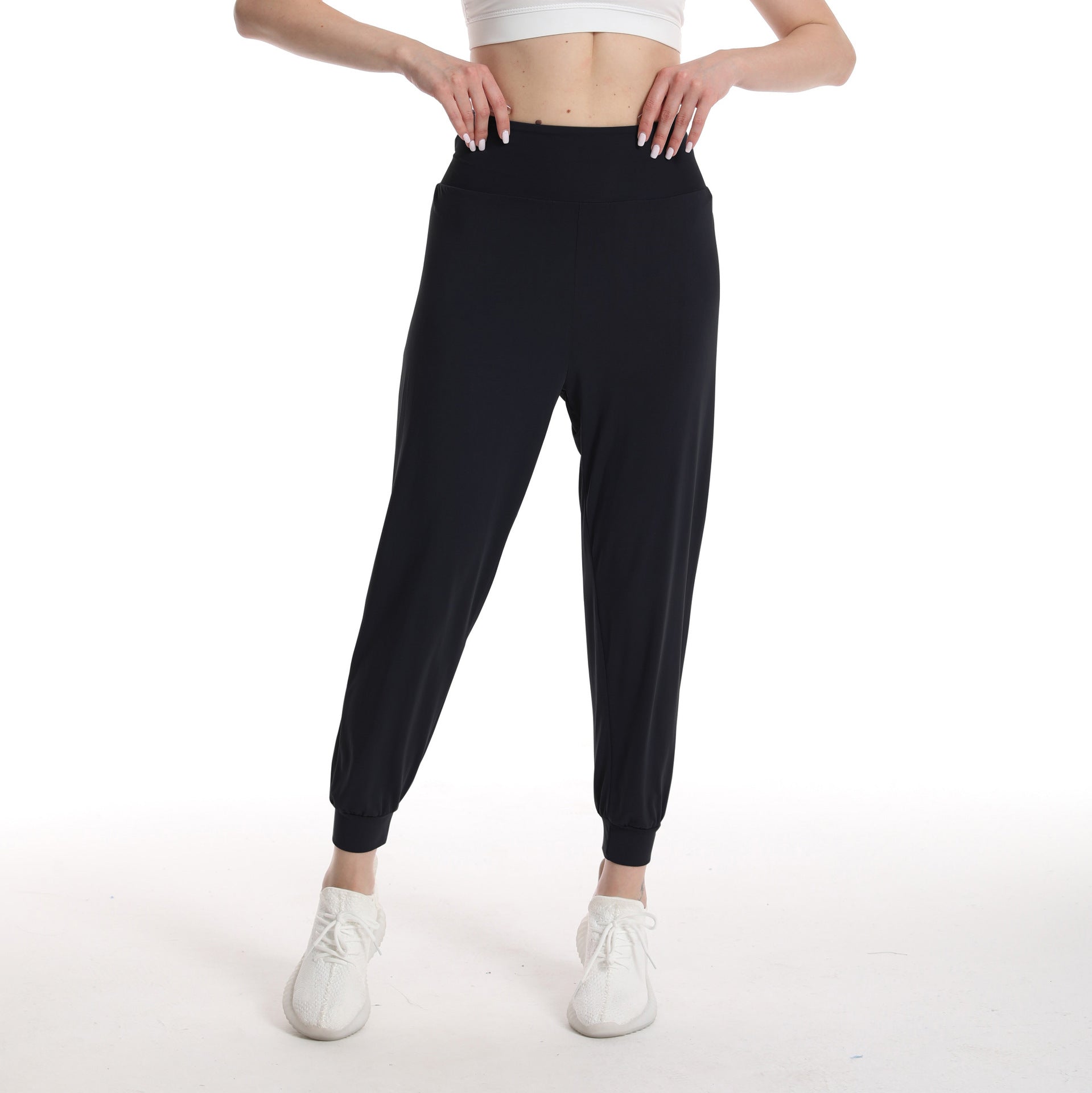 Women's relaxed sport pants with high waistband and elastic cuffs