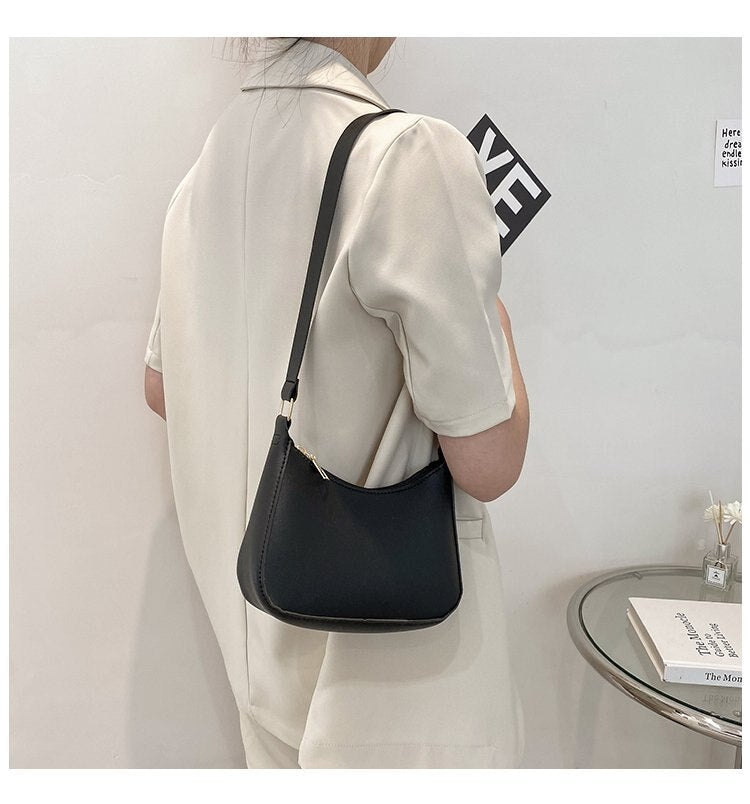 Luxurious Retro Bagexclusive Leather Handbag With Timeless Charm