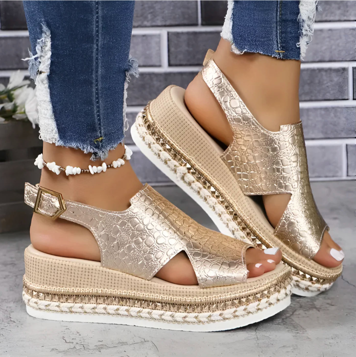 Elegant And Stylish Sandals With Platform Sole