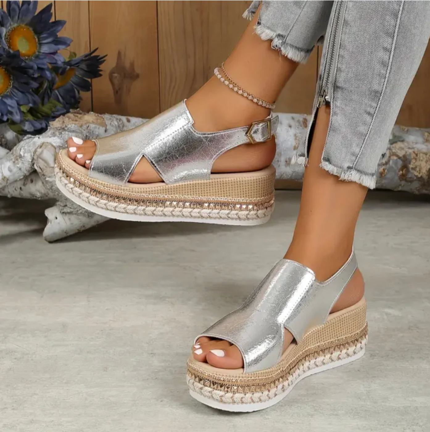 Elegant And Stylish Sandals With Platform Sole