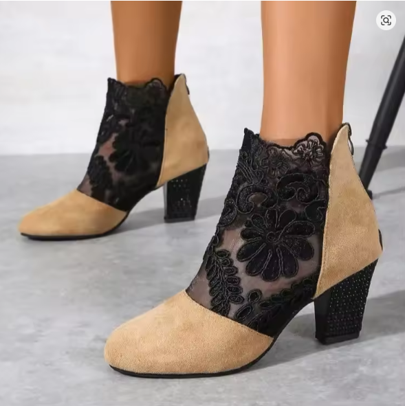 Sandals With Pointed Flowers