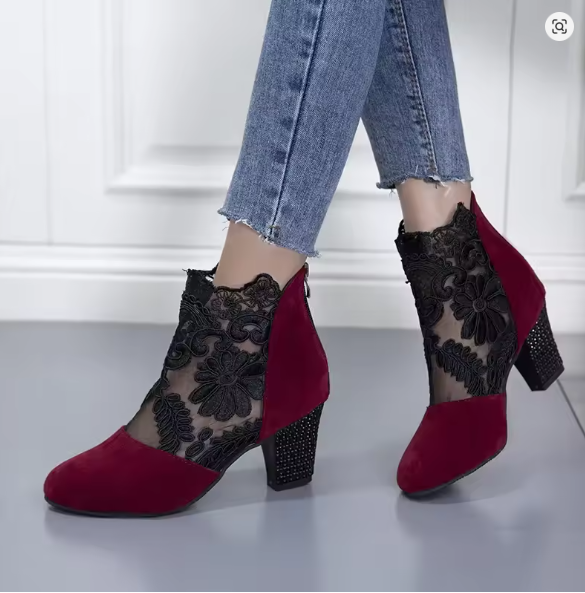 Sandals With Pointed Flowers