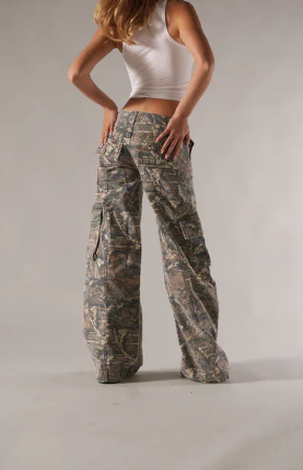Low waisted cargo pants brown camo