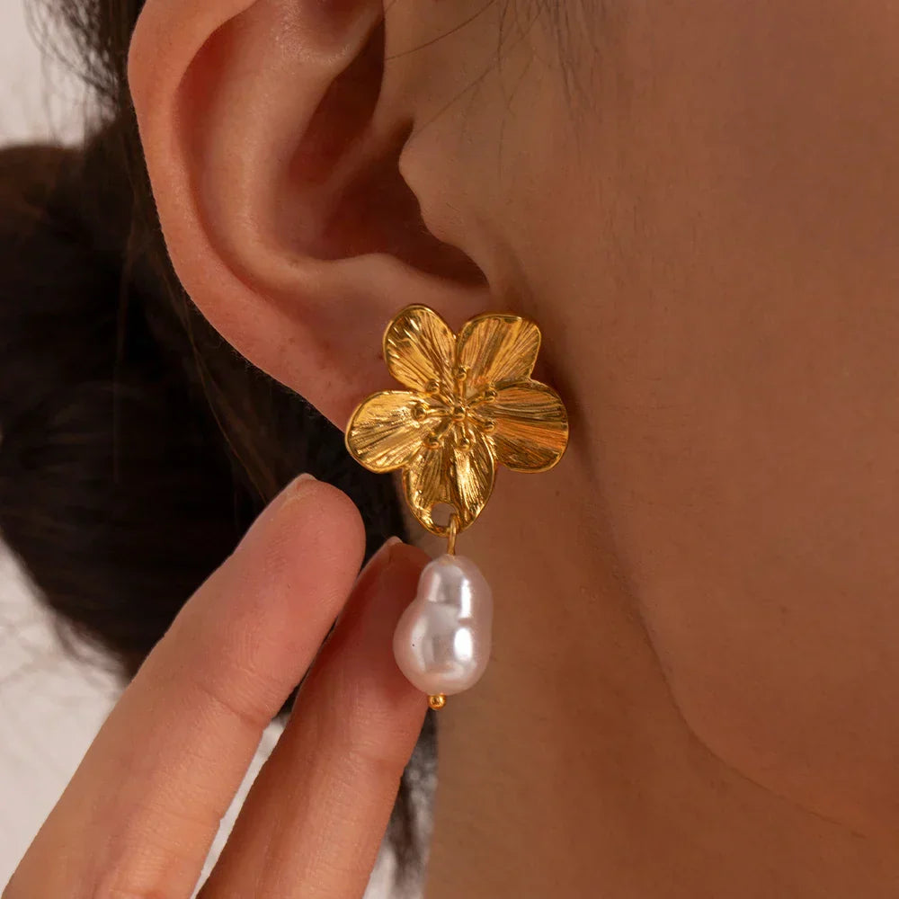 Hypoallergenic Vintage Flower Sticks, 18K Gold-Plated