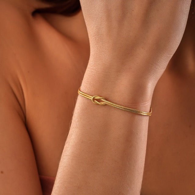 Minimalistic Bangle Love Knot