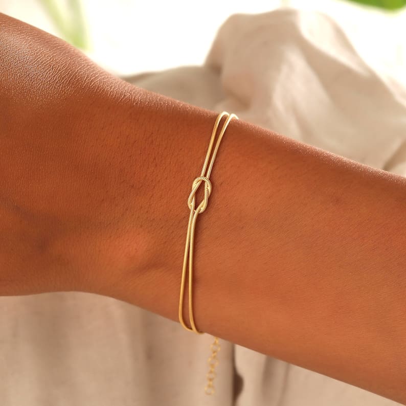 Minimalistic Bangle Love Knot