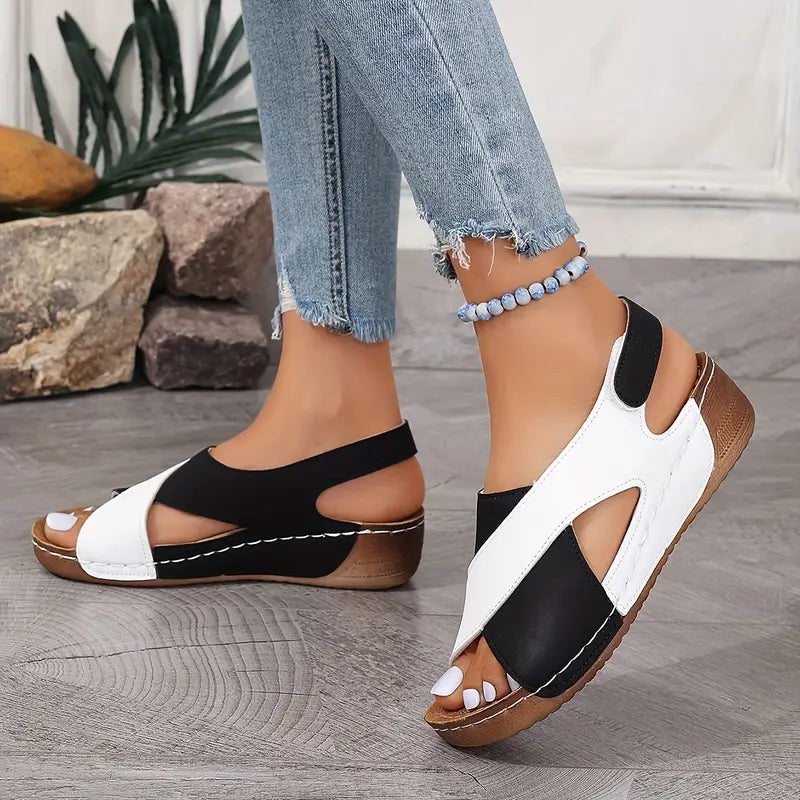 Women's shoes with contrasting wedge heel