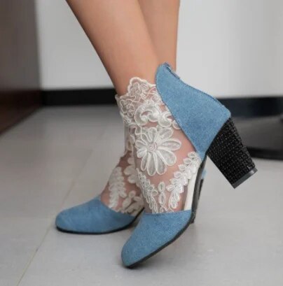Sandals With Pointed Flowers