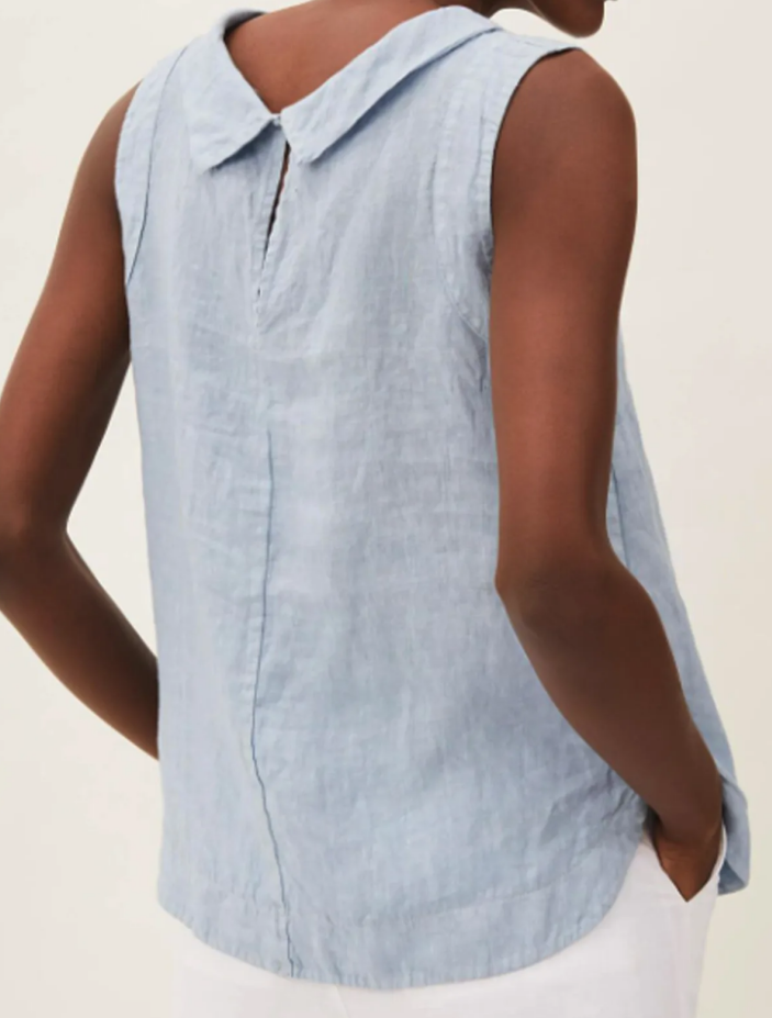 Short sleeve blouse with round neckline
