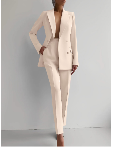 Elegant Ensemble Consisting of a Refined Blazer and Elegant Trousers