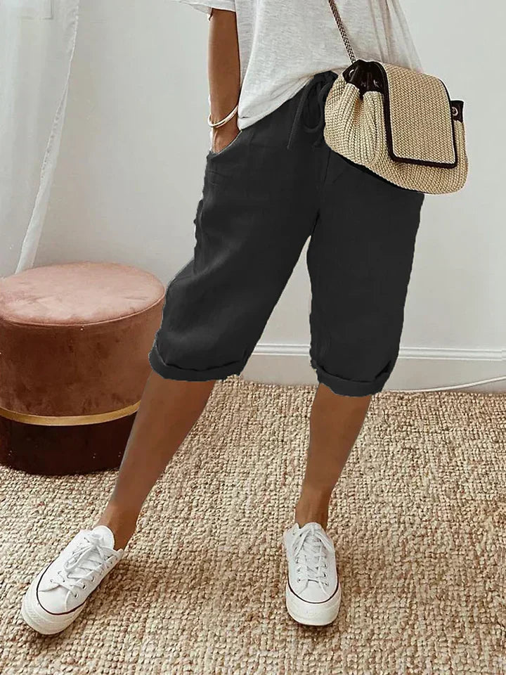 Shorts made of cotton and linen for women