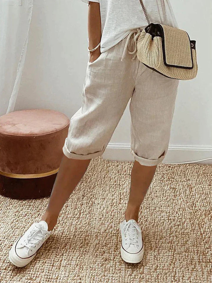 Shorts made of cotton and linen for women