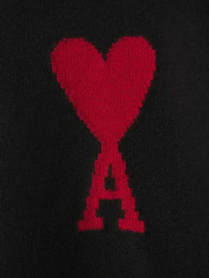 Luxurious Round Neck Heart Pattern Sweater With Long Sleeves