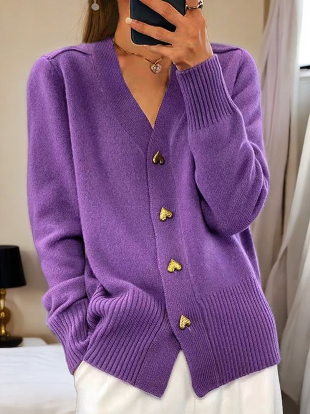 Stylish V-neck cardigan with buttons